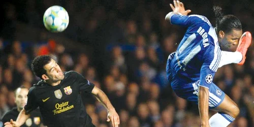 Drogba (dreapta)  a marcat la singurul şut pe poartă  al lui Chelsea