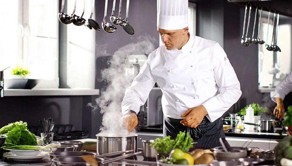 HoReCa are nevoie de mai mulți angajați. Pentru muncitorii străini, România nu mai este atractivă