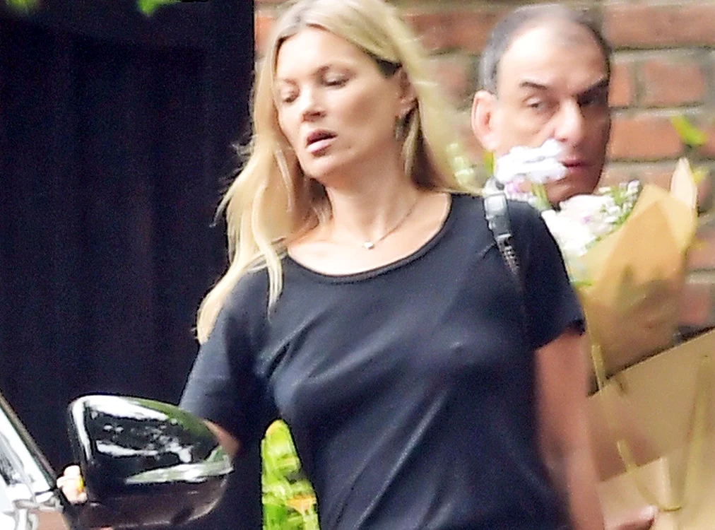 
    Vedete fără sutien în 2019. Cele mai sexy poze de paparazzi  