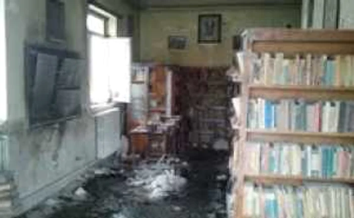 Așa arată biblioteca după explozie