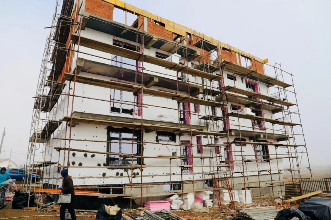 Construcția înainte de a se demola ultimului etaj - Foto: Primăria Pitești