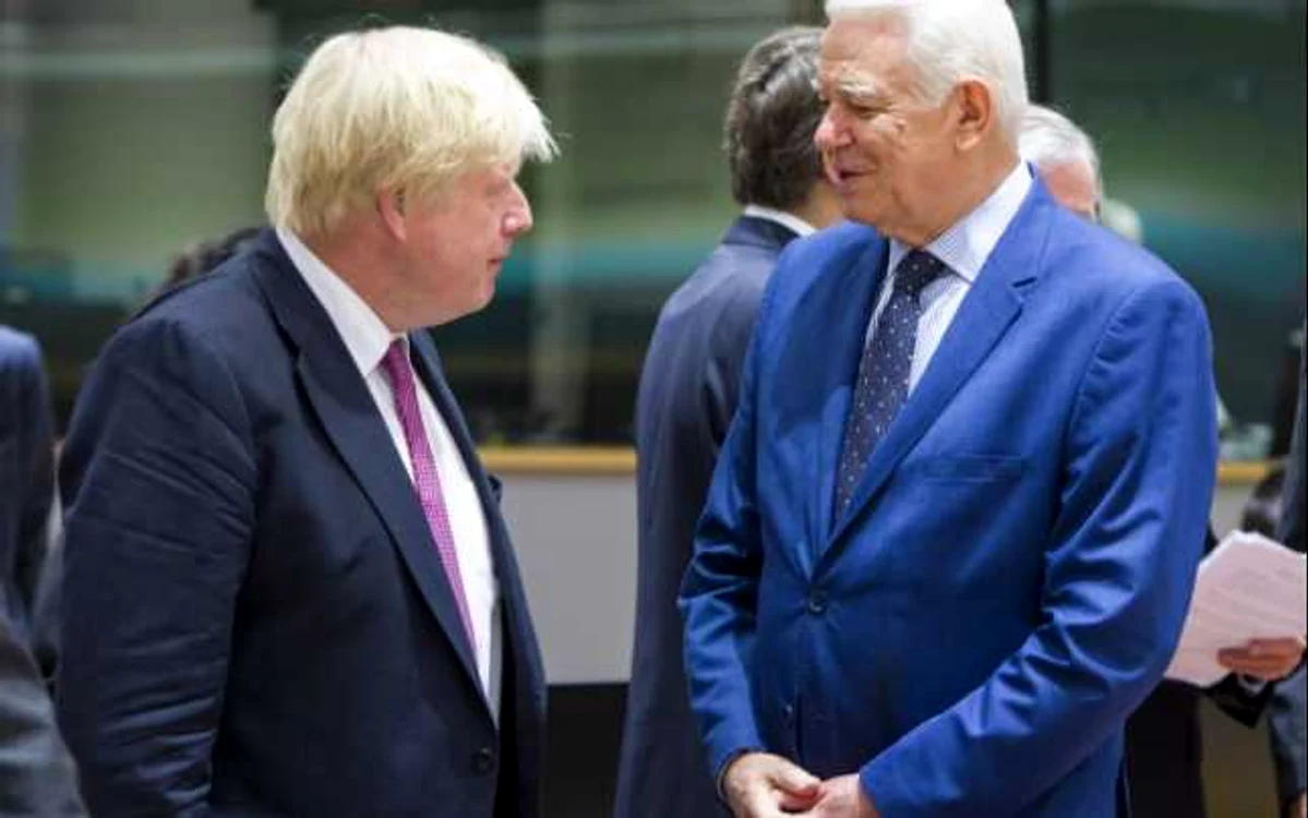 Ministrul de Externe al Marii Britanii, Boris Johnson şi ministrul de Externe al României, Teodor Meleşcanu FOTO Adevărul