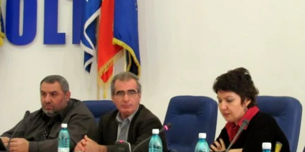 Stilian Vârbanov (stânga) şi Daniela Lungu (dreapta) au prezentat cooperarea româno - bulgară