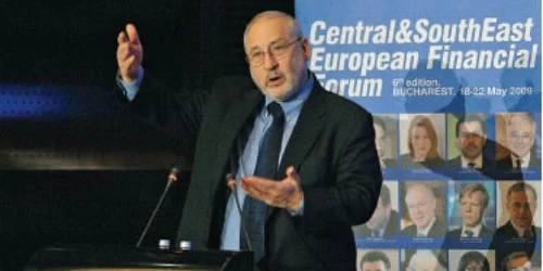 Stiglitz: Rolul dolarului ca monedă de rezervă pe plan mondial este „îndoielnic‟