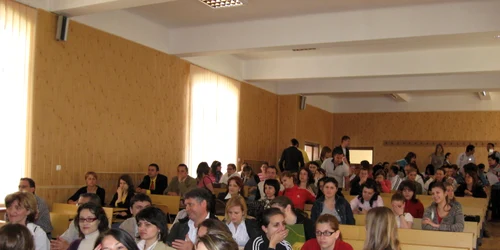 Studenții de la ”Vasile Alecsandri”, renunță la studii din lipsă de bani