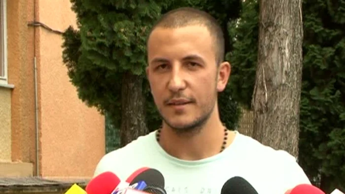 Florin, tânărul care a predat borseta cu bani la poliţie Foto : romaniatv.net