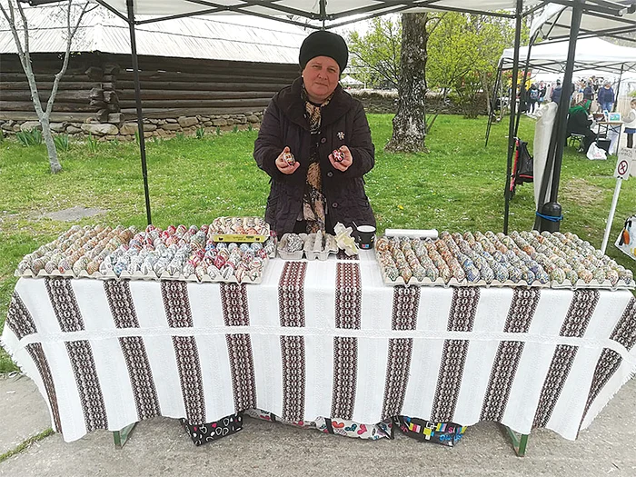 În Bucovina de fapt se mănâncă numai ouă roşii, cele pictate sunt doar tradiţie