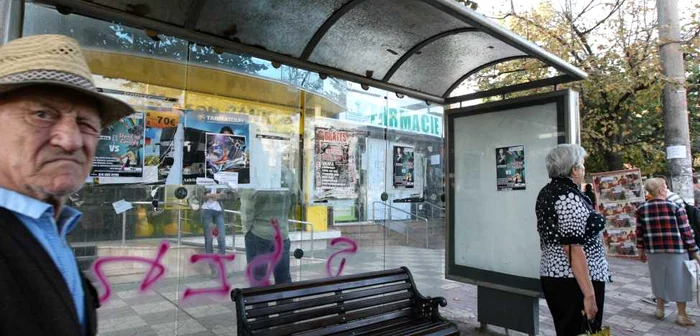 Graficele au fost deteriorate de călători, Foto: Bogdan Dimofte