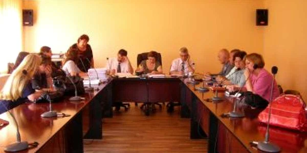 Profesorii, nemulţumiţi de decizia luată la nivel central