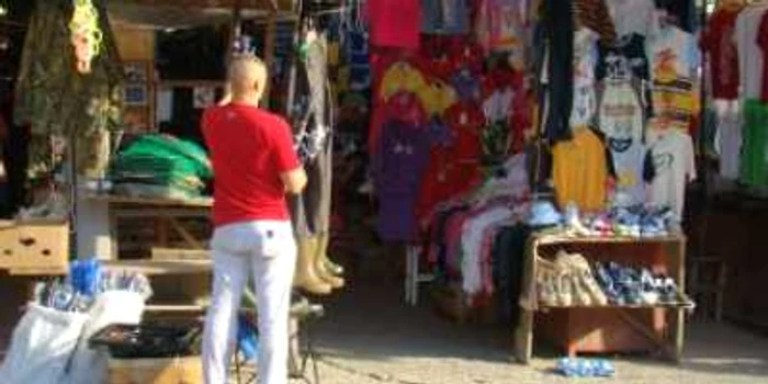 Botoşani: Bazarul părăsit de clienţi (GALERIE FOTO)