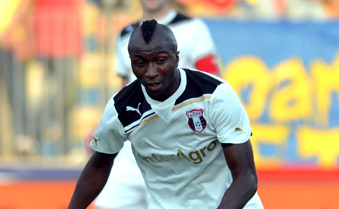 Piţurcă a cerut acordarea cetăţeniei române fotbalistul nigerian Kehinde Fatai FOTO Răzvan Păsărică