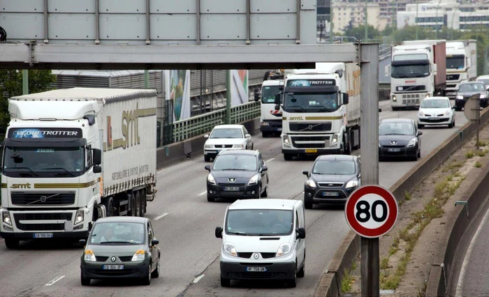 Pentru nerespectarea acestor prevederi, conducătorii auto pot fi sancţionaţi cu  4 – 5 puncte amendă