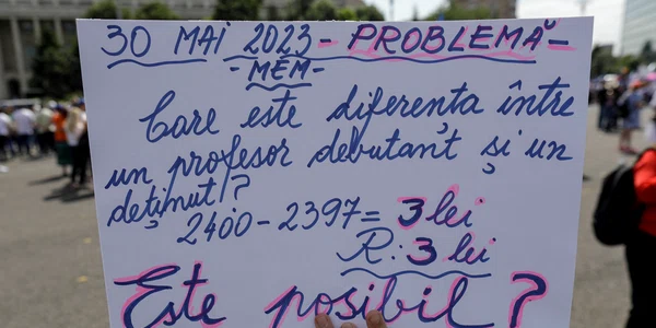 Protestul organizat de sindicaliștii din domeniul educației și susținătorii acestora în Piața Victoriei din București. FOTO Inquam Photos / Octav Ganea