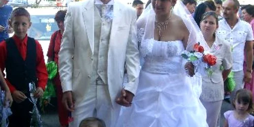 Bacău: Se dau bani pentru tinerii căsătoriți și trusoul nou-născuților