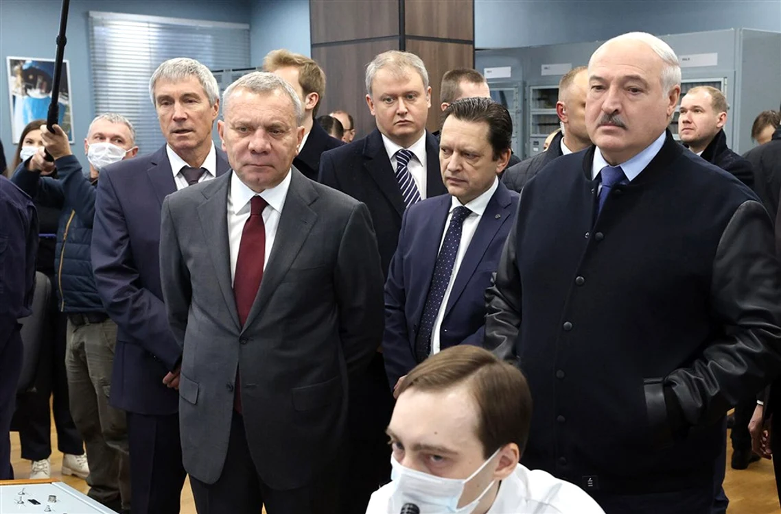 Lukașenko, alături de directorul Roscosmos, Iuri Borisov, la un centru spațial Foto EPA EFE