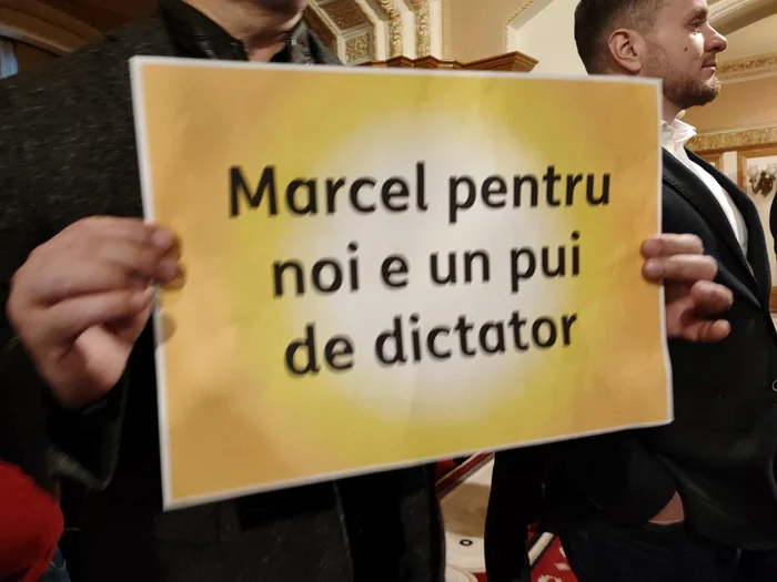 Pancartă AUR FOTO Radu Eremia jpg