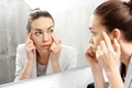 femeie obosita oglinda istock jpg