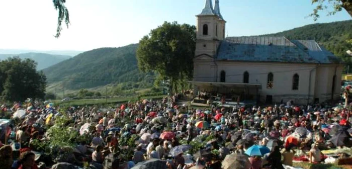 Mii de clujeni vin în pelerinaj la Nicula. FOTO: Adevărul