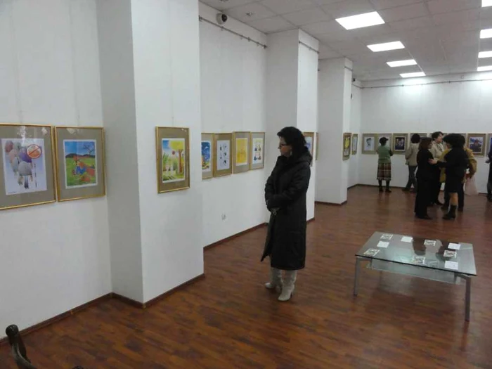 Expoziţia de caricatură de la Slatina poate fi vizitată până pe 27 februarie... (FOTO: Mugurel Manea)