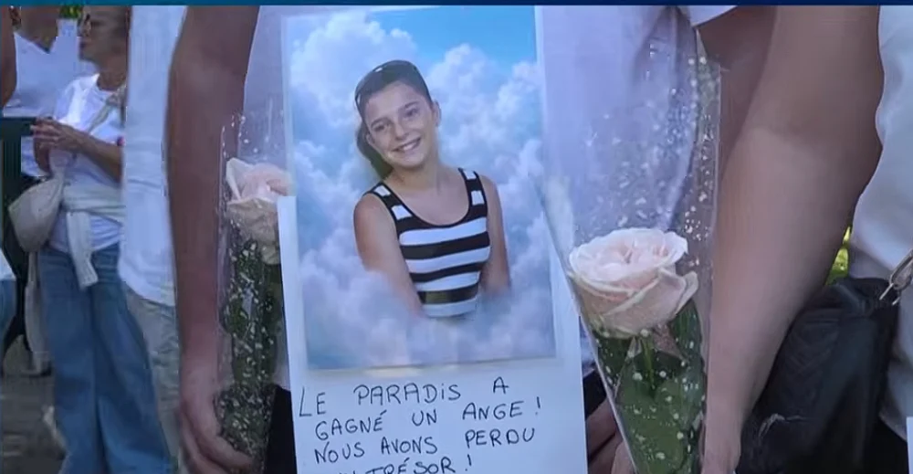 Indignare în Franța după moartea unei fetițe de 11 ani ucisă de un pedofil eliberat din pușcărie. Ministrul Justiției cere verificarea a 70.000 de dosare