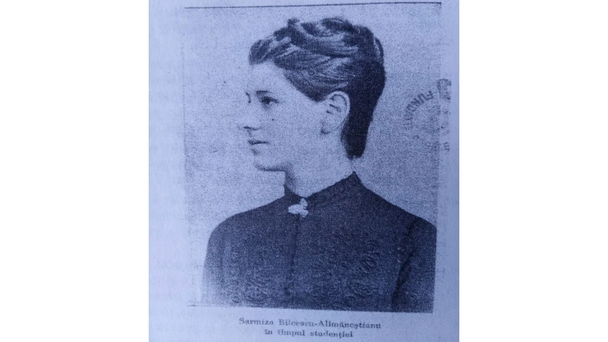 Sarmisa Bilcescu în timpul studenției, în M. Stoica, „Sarmiza Bilcescu-Alimăneștianu – Viața exemplară a unei românce”, Editura Cartea Românească - S.A.R. București, f. a, p. 9 (© Arhivele Naționale ale României)
