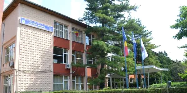 Profesorii si elevii s-au intalnit dupa 40 de ani de la absolvire