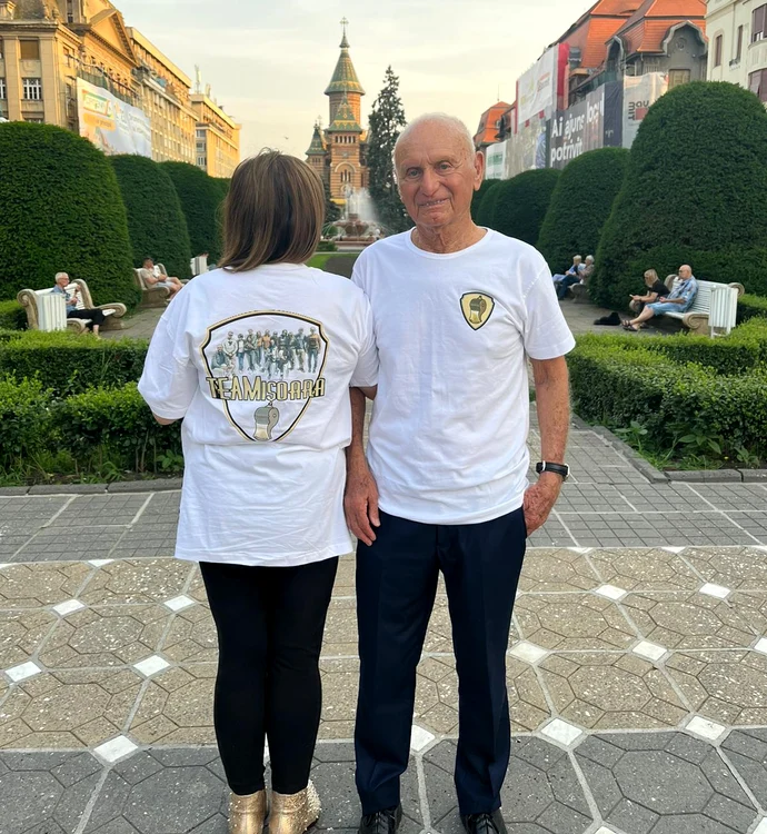 Abraham Klein în centrul Timișoarei alături de soție FOTO Ștefan Both