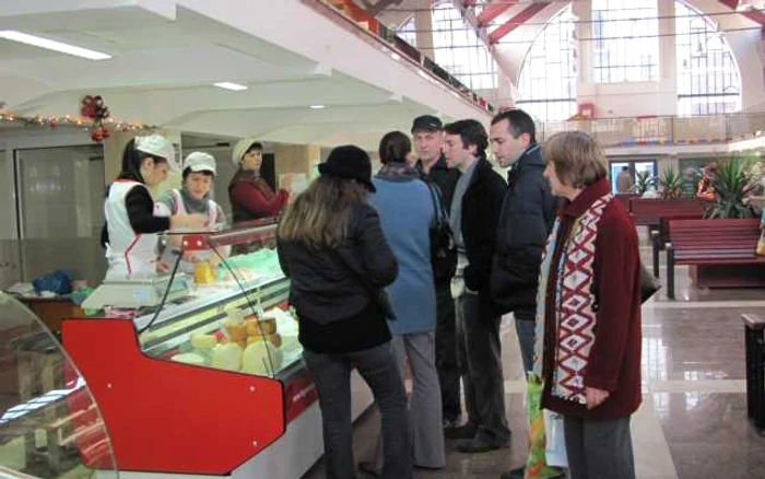Râmnicenii fac cumpărături pe ultima sută de metri