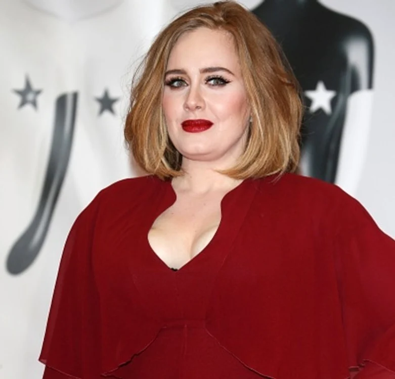 Aşa arăta Adele înainte de a slăbi 