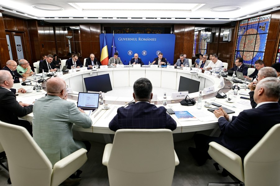 Guvernul taie un sfert din posturile pe care le au primăriile. Procentul de reducere a personalului a fost majorat