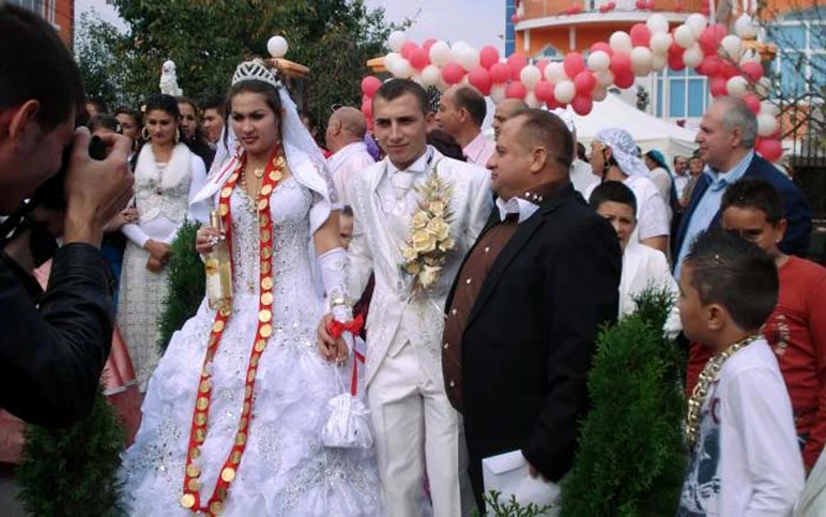 Cele mai tari nunţi ale ţiganilor din România. Ceremonia fiicei bulibaşei din Grajduri a strâns laolaltă aproape 500 de persoane, în 2011 Foto: Adevărul