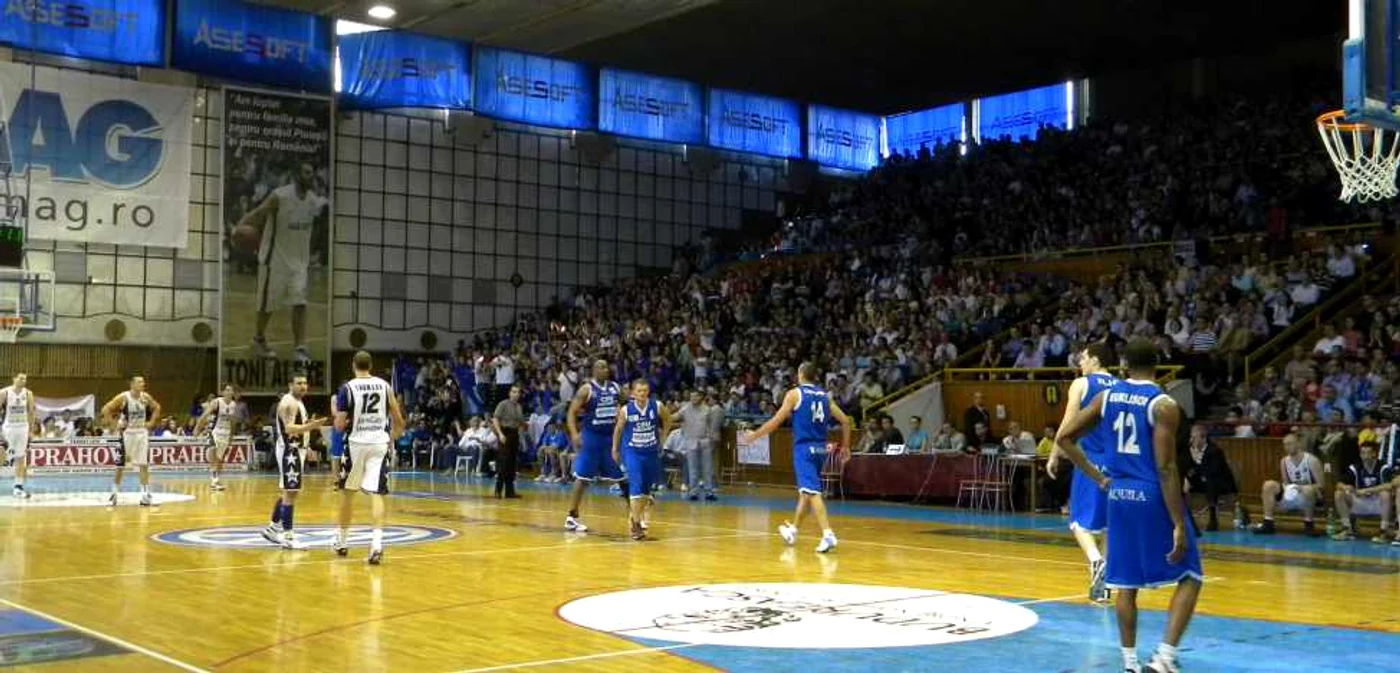 Sala în care Asesoft Ploieşti a câştigat campionate a fost închisă peste doi ani pentru renovare. FOTO arhivă Adevărul Ploieşti