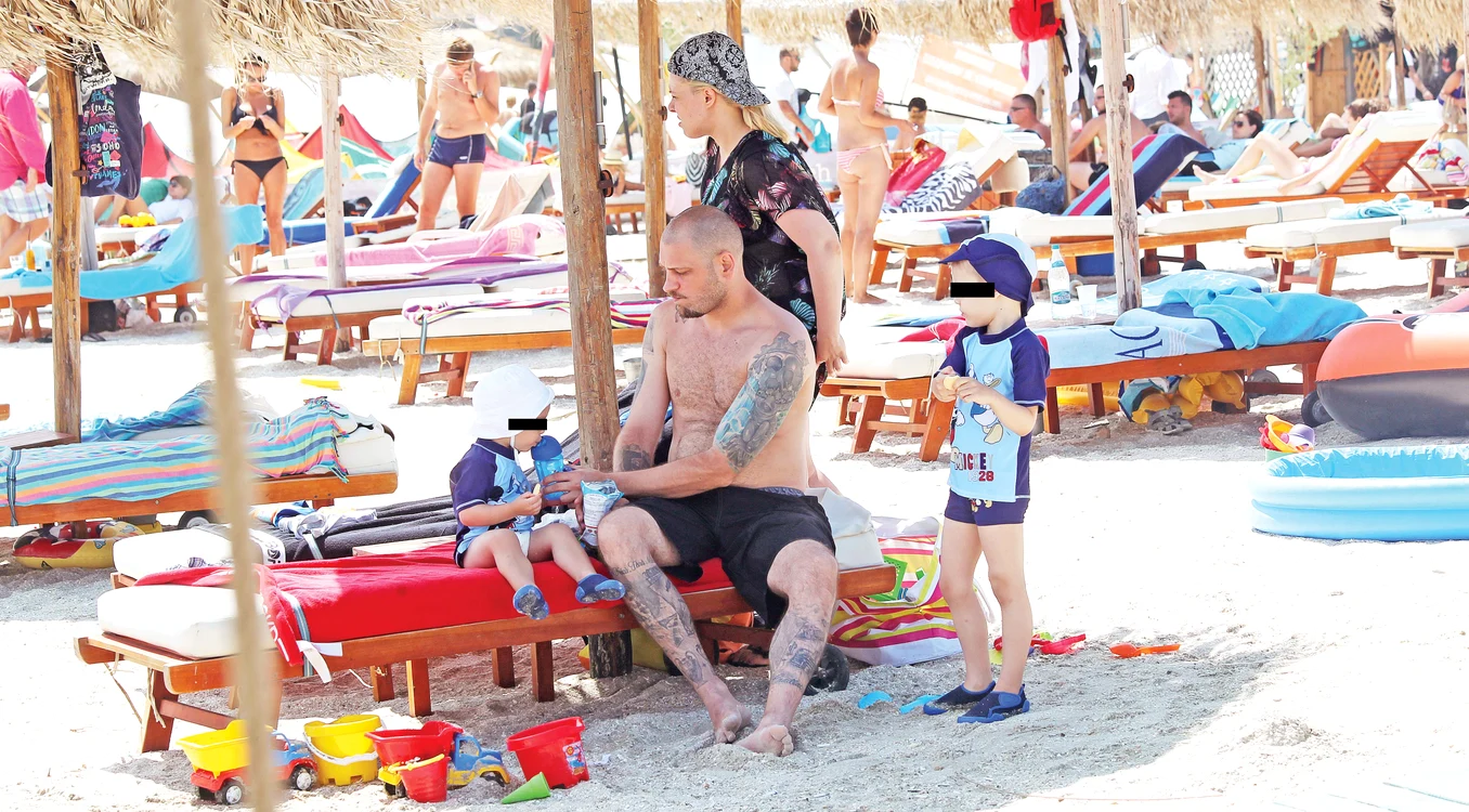 Lucian Viziru a fost în parc cu soţia, fiul şi o altă familie de prieteni