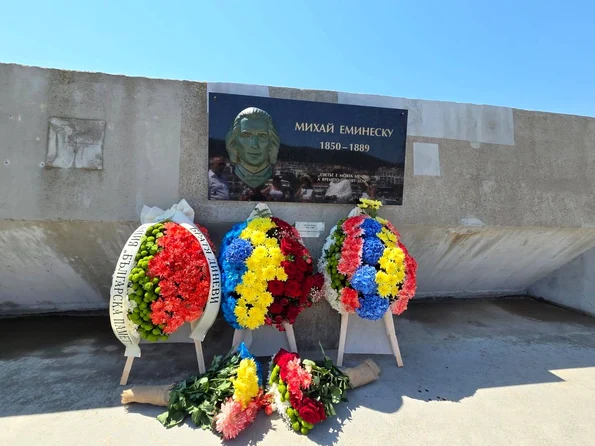 Basorelief al poetului Mihai Eminescu, inaugurat în Bulgaria (© Ambasada României în Republica Bulgaria)