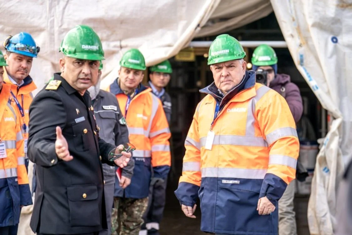 Ministrul Apărării a vizitat și două nave aflate în prezent în construcție FOTO MApN