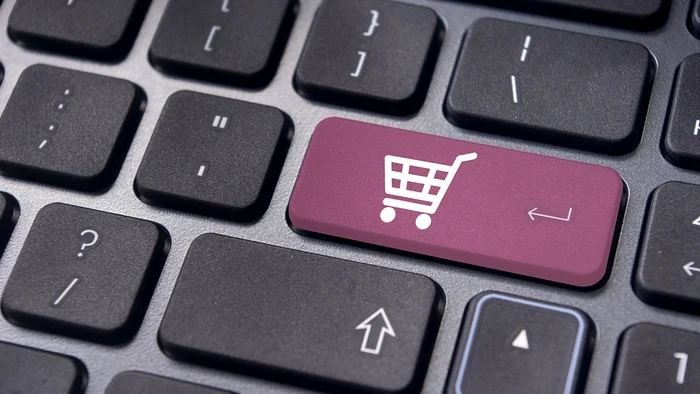 Mulți oameni profită de reducerile de Black Friday