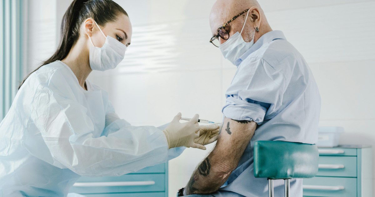 Vaccinul anti-COVID, cal troian devenit scut. Verdictul final despre serul care a speriat lumea