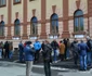 Micii comercianţi au protestat la Prefectură