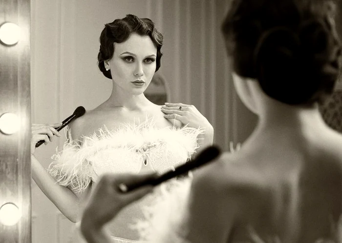 
    Radioactivitatea stoca energie, iar companiile de frumusețe promovau energia ca ceva benefic pielii şi zâmbetului @shutterstockclickpentrufemei.ro  