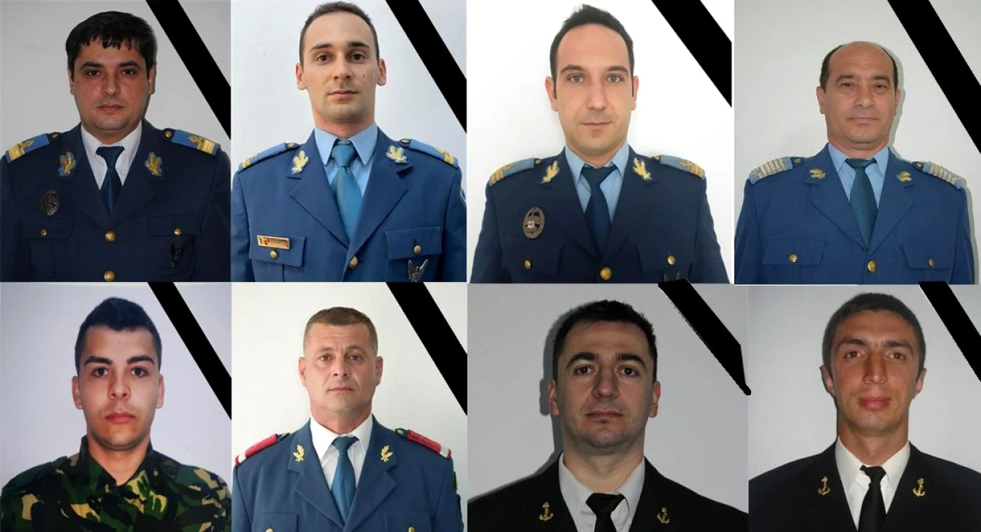 Cei 8 militari morţi în prăbuşirea elicopterului IAR 330-Puma şi a avionului MiG-21 LanceR în Dobrogea Sursa MApN