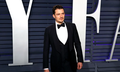Orlando Bloom la un pas sa ramana in scaun cu rotile  Sursa foto Shutterstock 1326162221 jpg