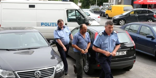 Poştaşul Alexandru Dinu, arestat