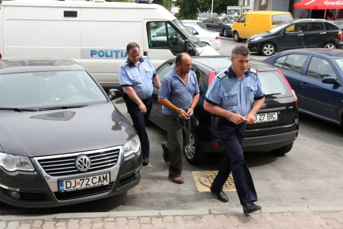 Poştaşul Alexandru Dinu, arestat