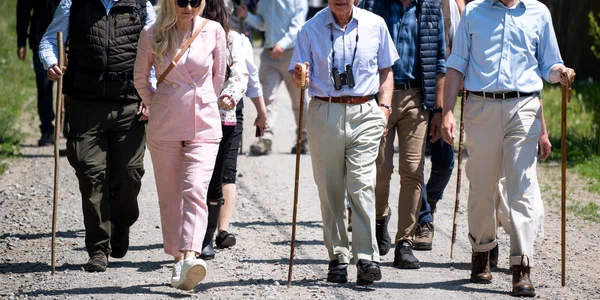 Regele Charles la plimbare în Valea Zălanului 3 iunie 2023 FOTO AFP (2) jpg