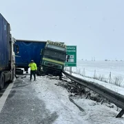 traficul pe a2, blocat dupa ce un tir a derapat foto constanta info facebook (1) png