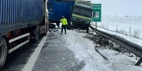traficul pe a2, blocat dupa ce un tir a derapat foto constanta info facebook (1) png