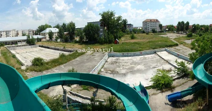 Imagine cu singurul ştrand din Slatina, abandonat de autorităţi de ani de zile (FOTO: Mugurel Manea)