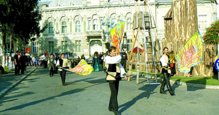 Hunedoara: REGIUNEA PE SCURT / Gugulanii fac festival medieval