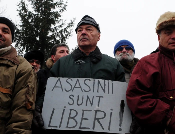 Moartea sutelor de oameni după 22 decembrie 1989 nu a fost uitată. FOTO: AFP