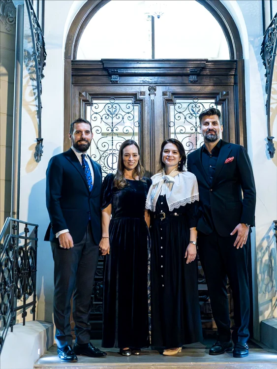 Alina și Nicolae ai României facebook 2 jpg